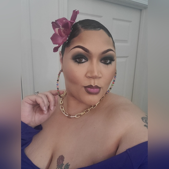 Meet your Posher, Candice - Picture 2 of 2